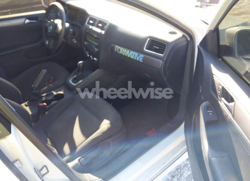 Photo 5 of 2013 Volkswagen Jetta 2.0L S (VIN 3VW2K7AJ0DM372893)