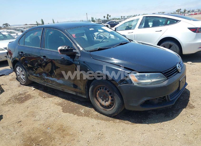 2013 Volkswagen Jetta 2.0L S (VIN 3VW2K7AJ0DM391847) main photo