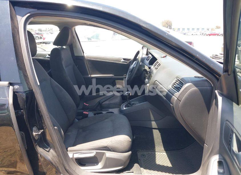 Photo 5 of 2013 Volkswagen Jetta 2.0L S (VIN 3VW2K7AJ0DM391847)