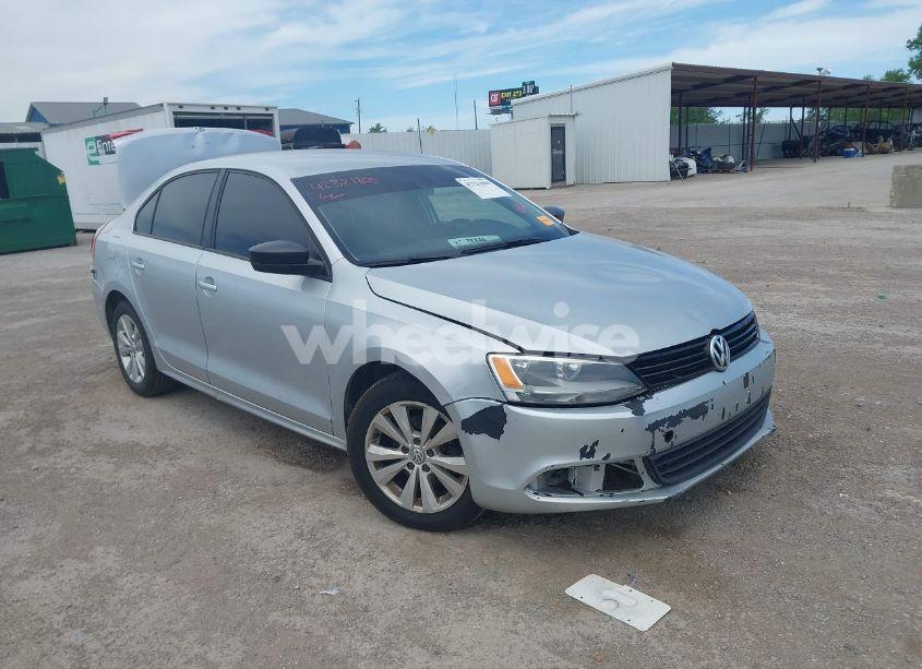 2014 Volkswagen Jetta 2.0L S (VIN 3VW2K7AJ0EM208934) main photo