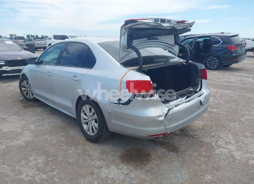 Photo 3 of 2014 Volkswagen Jetta 2.0L S (VIN 3VW2K7AJ0EM208934)