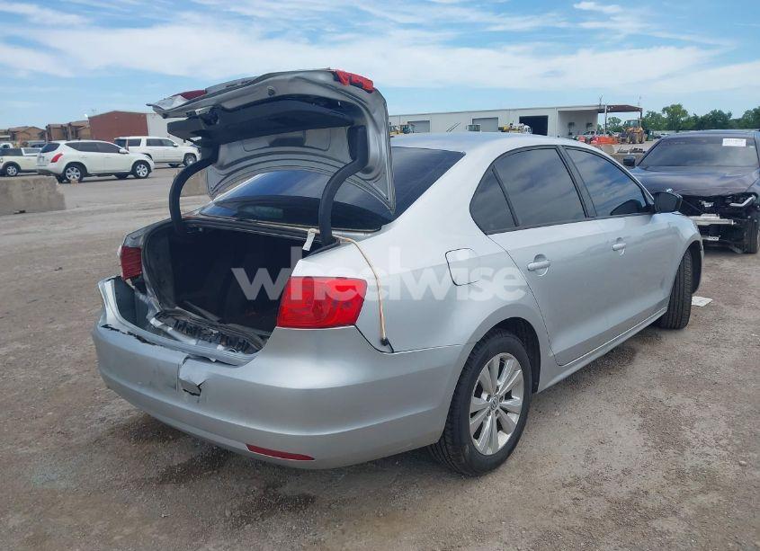 Photo 4 of 2014 Volkswagen Jetta 2.0L S (VIN 3VW2K7AJ0EM208934)