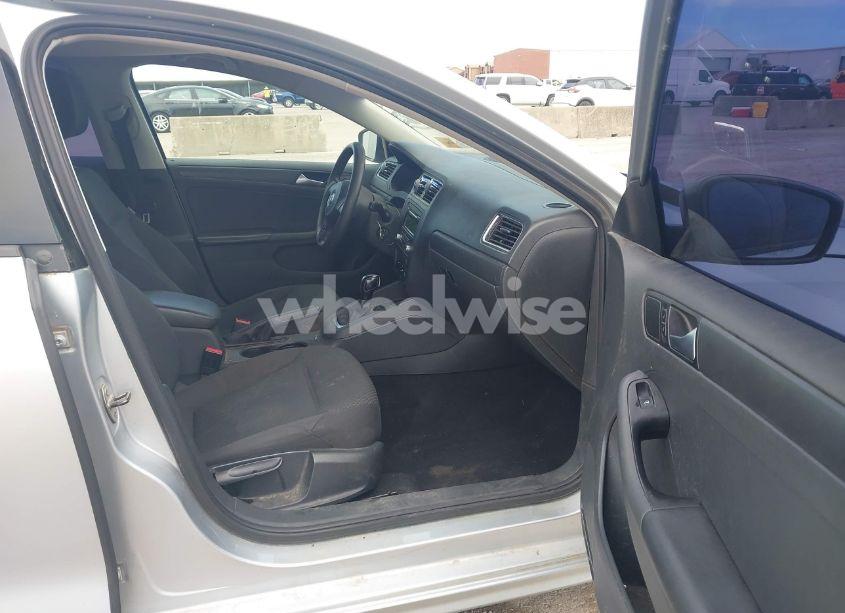 Photo 5 of 2014 Volkswagen Jetta 2.0L S (VIN 3VW2K7AJ0EM208934)