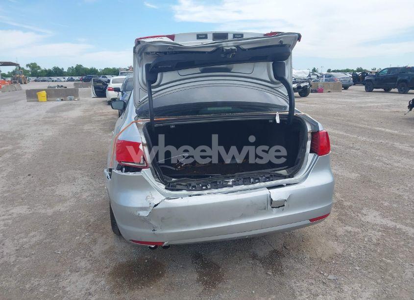 Photo 6 of 2014 Volkswagen Jetta 2.0L S (VIN 3VW2K7AJ0EM208934)