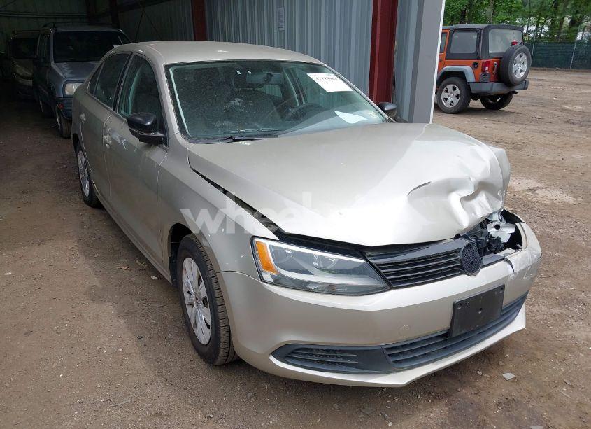2014 Volkswagen Jetta 2.0L S (VIN 3VW2K7AJ0EM231386) main photo
