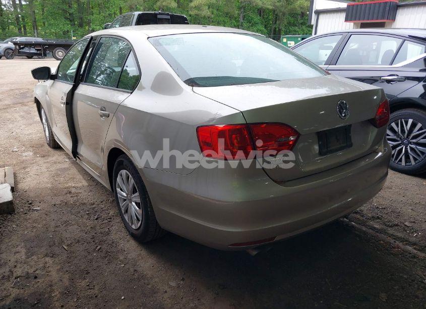 Photo 3 of 2014 Volkswagen Jetta 2.0L S (VIN 3VW2K7AJ0EM231386)