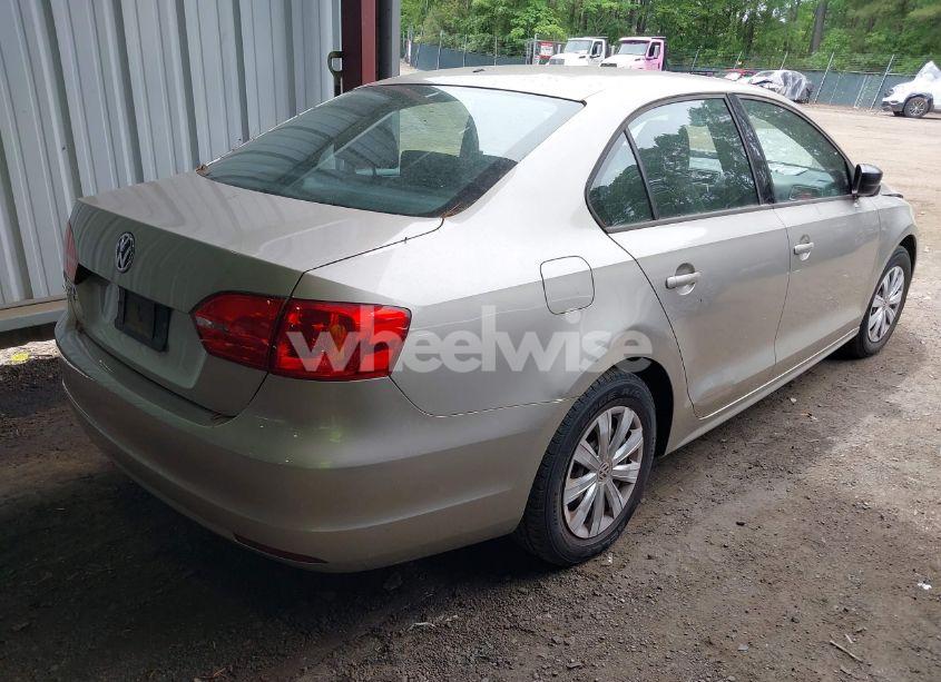 Photo 4 of 2014 Volkswagen Jetta 2.0L S (VIN 3VW2K7AJ0EM231386)