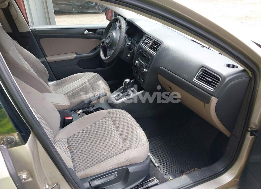 Photo 5 of 2014 Volkswagen Jetta 2.0L S (VIN 3VW2K7AJ0EM231386)