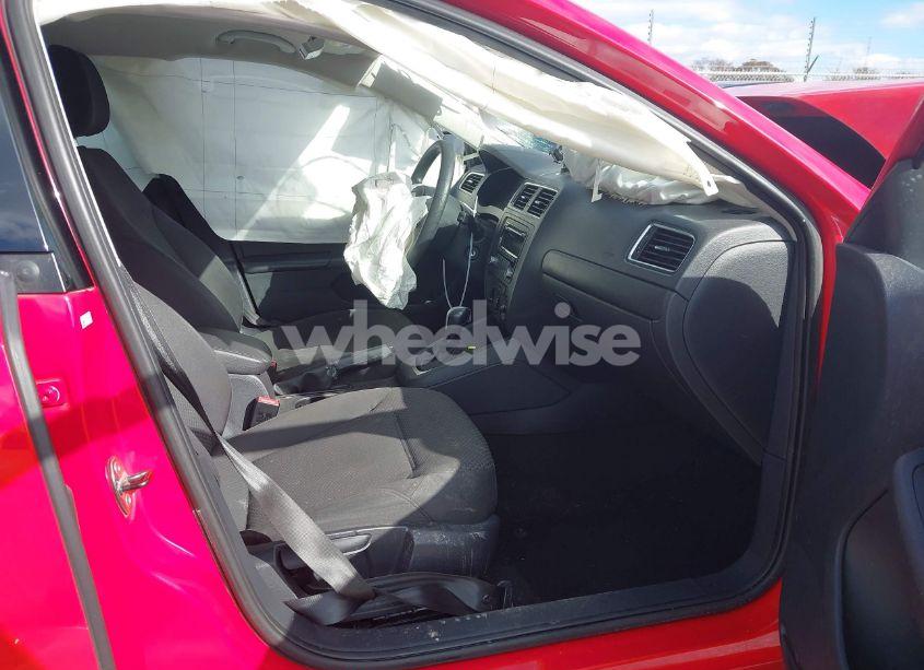 Photo 5 of 2014 Volkswagen Jetta 2.0L S (VIN 3VW2K7AJ0EM231419)