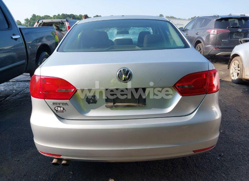 Photo 16 of 2014 Volkswagen Jetta 2.0L S (VIN 3VW2K7AJ0EM232392)