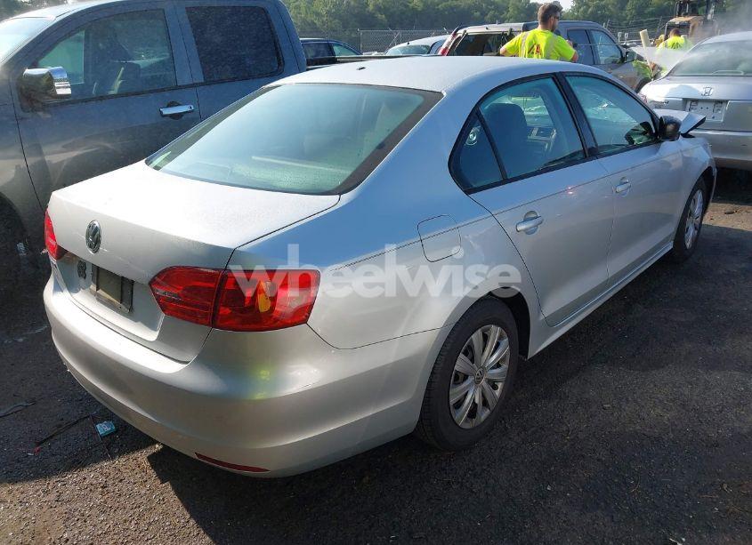 Photo 4 of 2014 Volkswagen Jetta 2.0L S (VIN 3VW2K7AJ0EM232392)