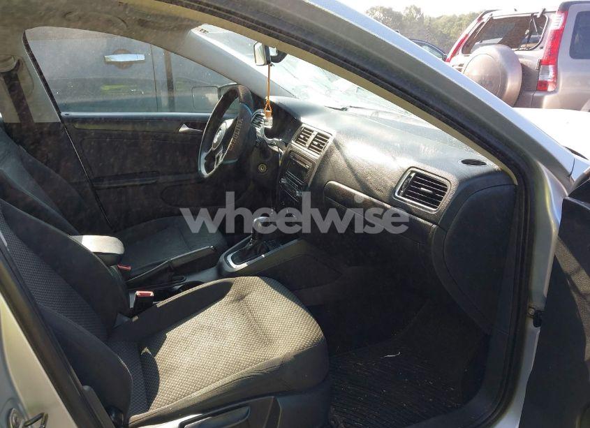 Photo 5 of 2014 Volkswagen Jetta 2.0L S (VIN 3VW2K7AJ0EM232392)