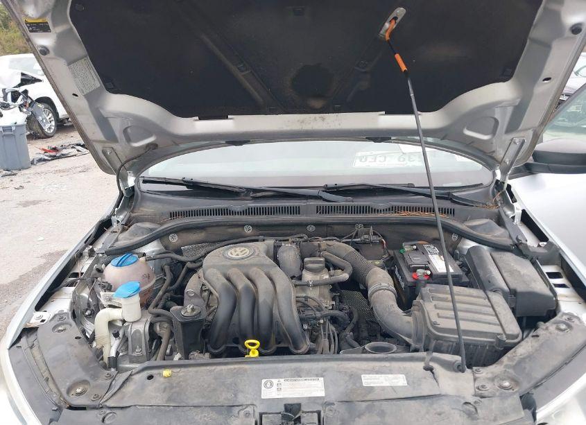 Photo 10 of 2014 Volkswagen Jetta 2.0L S (VIN 3VW2K7AJ0EM237298)