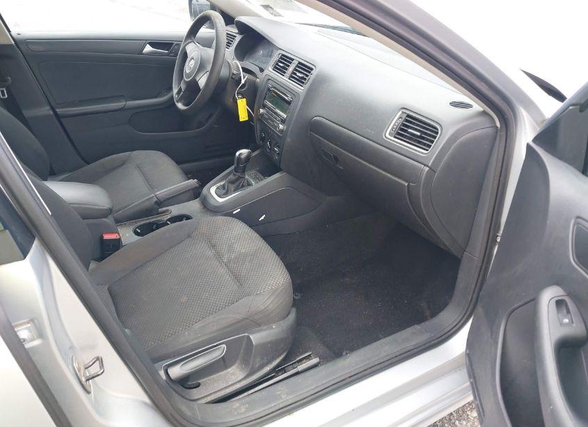 Photo 5 of 2014 Volkswagen Jetta 2.0L S (VIN 3VW2K7AJ0EM237298)