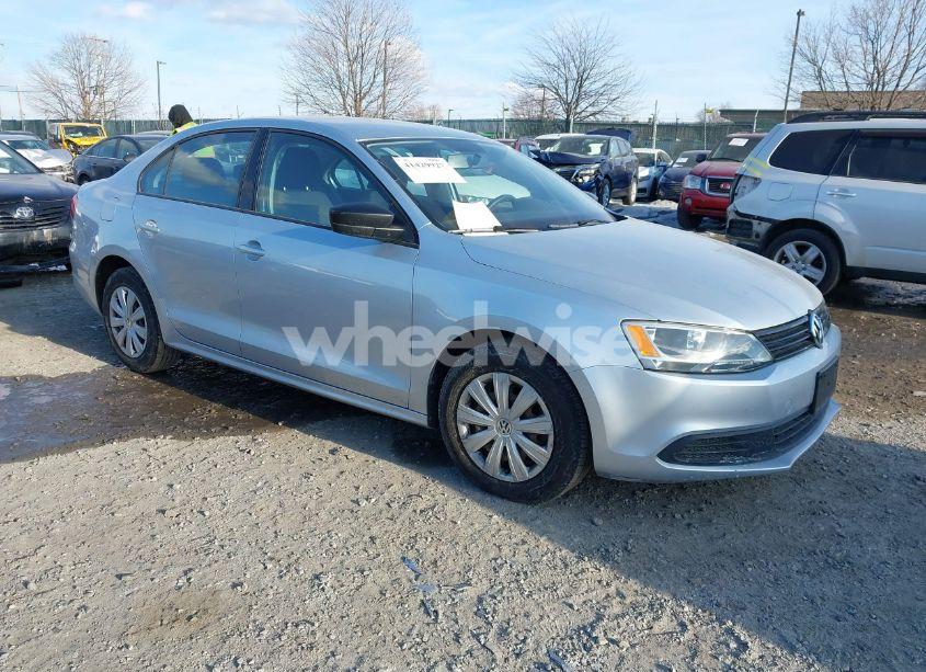 2014 Volkswagen Jetta 2.0L S (VIN 3VW2K7AJ0EM249497) main photo