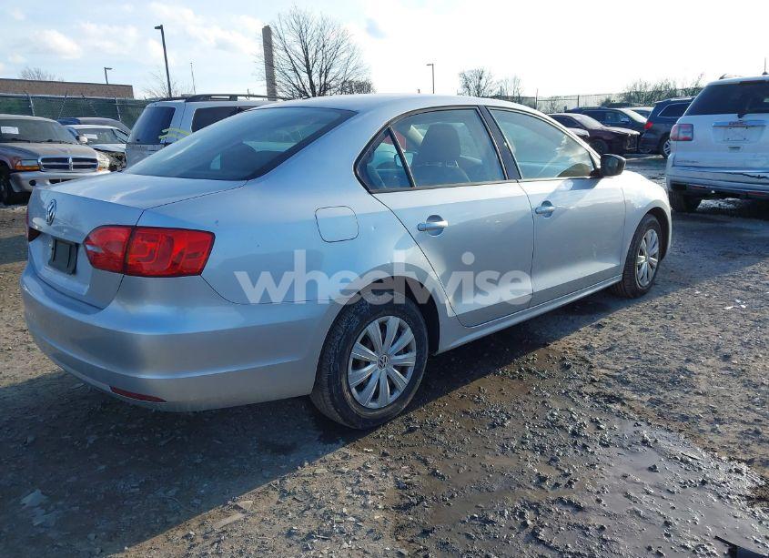 Photo 4 of 2014 Volkswagen Jetta 2.0L S (VIN 3VW2K7AJ0EM249497)