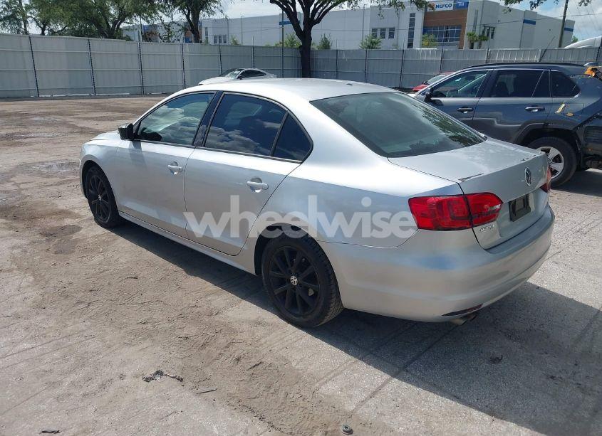 Photo 3 of 2014 Volkswagen Jetta 2.0L S (VIN 3VW2K7AJ0EM293919)