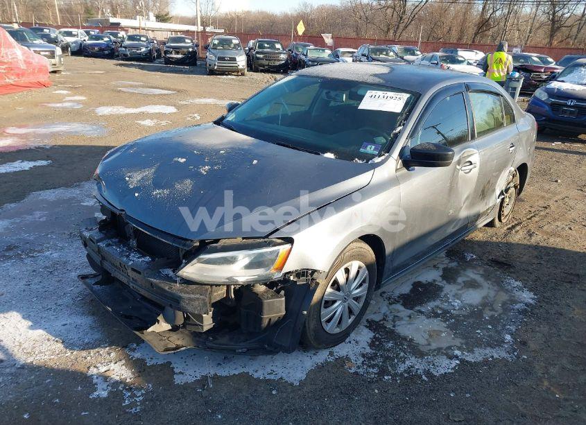 Photo 2 of 2014 Volkswagen Jetta 2.0L S (VIN 3VW2K7AJ0EM312498)