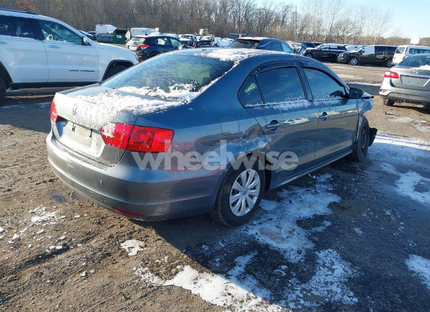 Photo 4 of 2014 Volkswagen Jetta 2.0L S (VIN 3VW2K7AJ0EM312498)