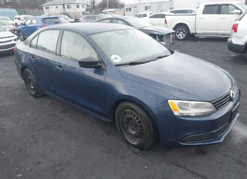 2014 Volkswagen Jetta 2.0L S (VIN 3VW2K7AJ0EM329849) main photo