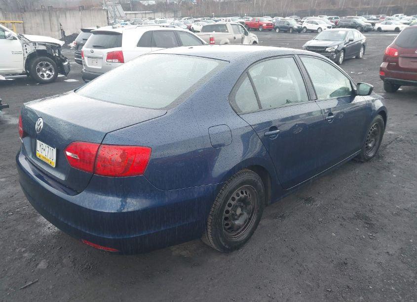 Photo 4 of 2014 Volkswagen Jetta 2.0L S (VIN 3VW2K7AJ0EM329849)