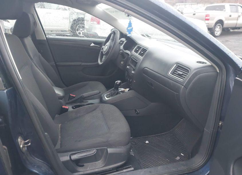 Photo 5 of 2014 Volkswagen Jetta 2.0L S (VIN 3VW2K7AJ0EM329849)