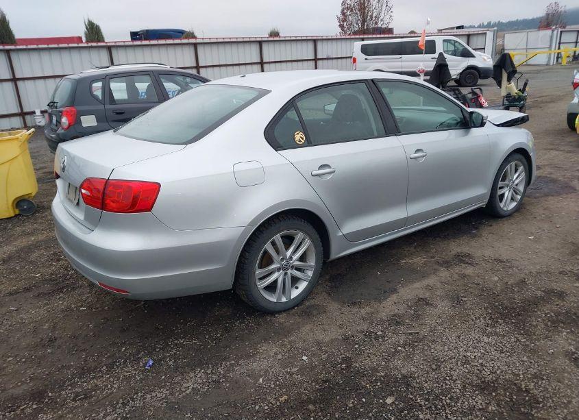 Photo 4 of 2014 Volkswagen Jetta 2.0L S (VIN 3VW2K7AJ0EM352662)