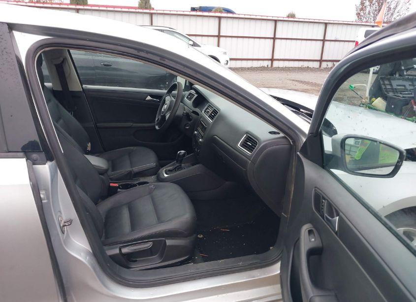 Photo 5 of 2014 Volkswagen Jetta 2.0L S (VIN 3VW2K7AJ0EM352662)