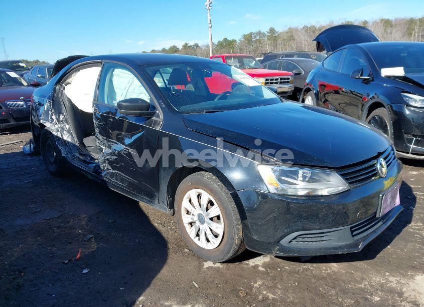 2014 Volkswagen Jetta 2.0L S (VIN 3VW2K7AJ0EM367386) main photo