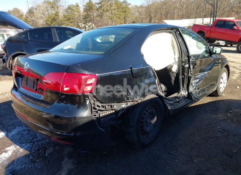 Photo 4 of 2014 Volkswagen Jetta 2.0L S (VIN 3VW2K7AJ0EM367386)