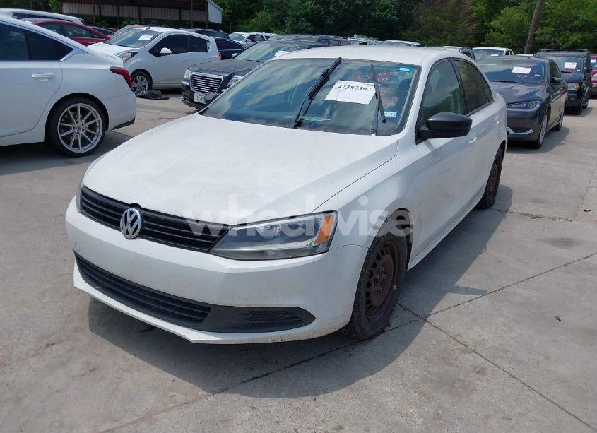 Photo 2 of 2014 Volkswagen Jetta 2.0L S (VIN 3VW2K7AJ0EM376038)
