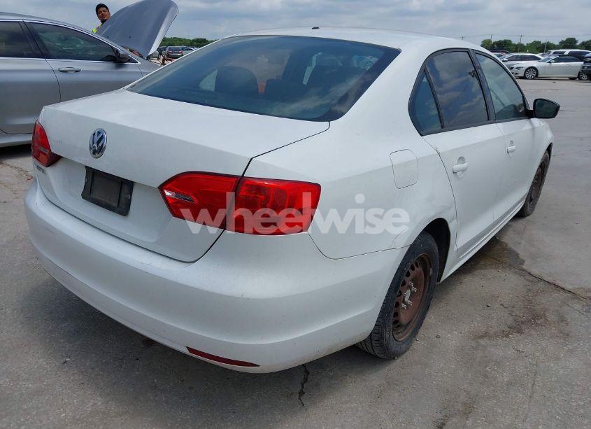 Photo 4 of 2014 Volkswagen Jetta 2.0L S (VIN 3VW2K7AJ0EM376038)