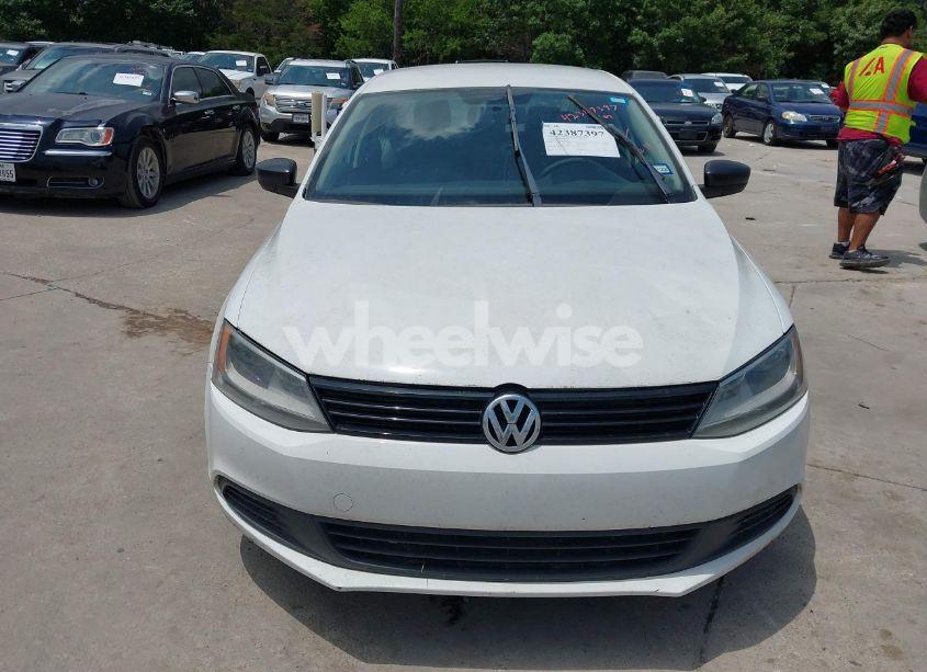 Photo 6 of 2014 Volkswagen Jetta 2.0L S (VIN 3VW2K7AJ0EM376038)