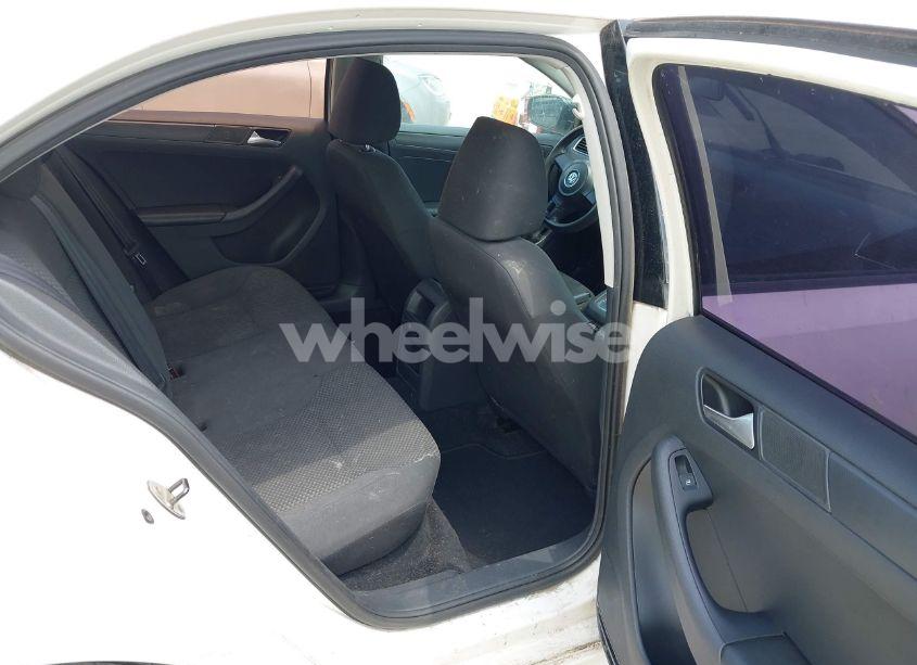 Photo 8 of 2014 Volkswagen Jetta 2.0L S (VIN 3VW2K7AJ0EM376038)