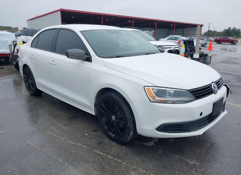 2014 Volkswagen Jetta 2.0L S (VIN 3VW2K7AJ0EM387539) main photo