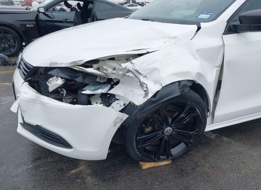 Photo 17 of 2014 Volkswagen Jetta 2.0L S (VIN 3VW2K7AJ0EM387539)