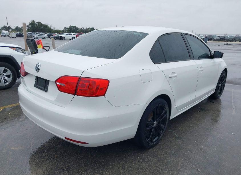 Photo 4 of 2014 Volkswagen Jetta 2.0L S (VIN 3VW2K7AJ0EM387539)