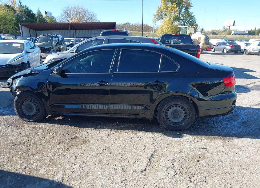 Photo 14 of 2014 Volkswagen Jetta 2.0L S (VIN 3VW2K7AJ0EM437369)