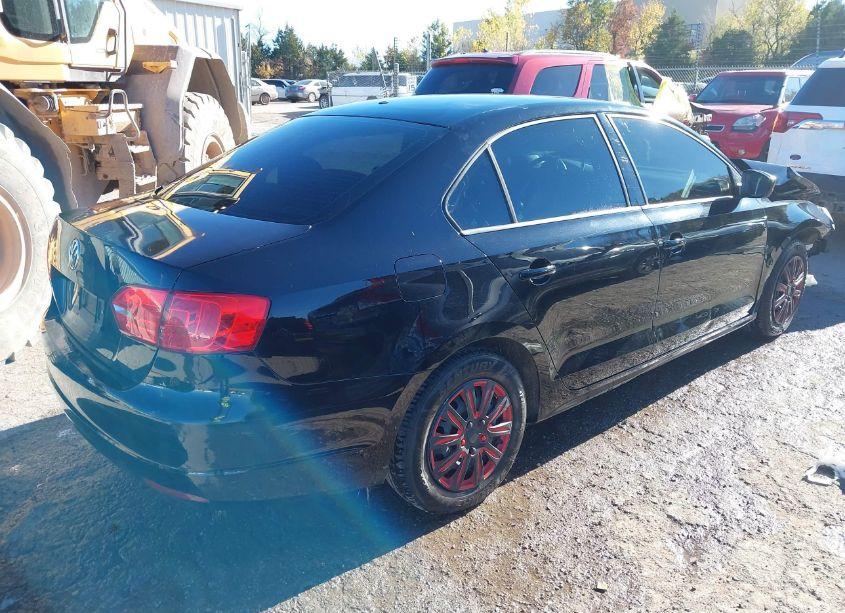 Photo 4 of 2014 Volkswagen Jetta 2.0L S (VIN 3VW2K7AJ0EM437369)