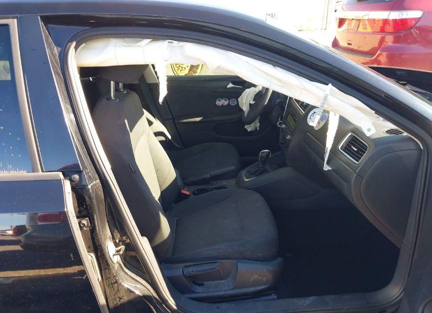 Photo 5 of 2014 Volkswagen Jetta 2.0L S (VIN 3VW2K7AJ0EM437369)