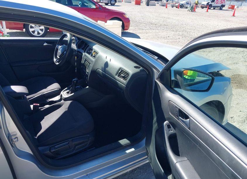 Photo 5 of 2015 Volkswagen Jetta 2.0L S (VIN 3VW2K7AJ0FM421819)