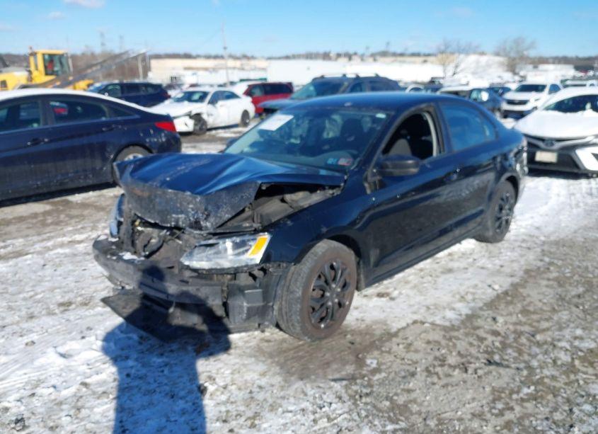 Photo 2 of 2011 Volkswagen Jetta 2.0L S (VIN 3VW2K7AJ1BM021021)