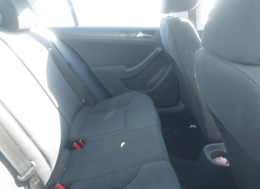 Photo 8 of 2011 Volkswagen Jetta 2.0L S (VIN 3VW2K7AJ1BM021021)