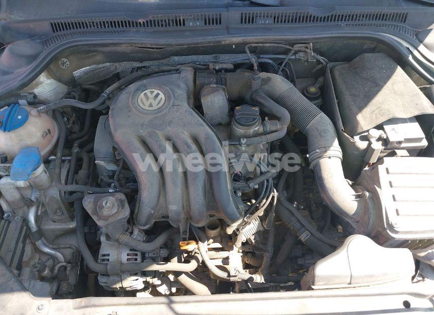 Photo 10 of 2011 Volkswagen Jetta 2.0L S (VIN 3VW2K7AJ1BM040541)