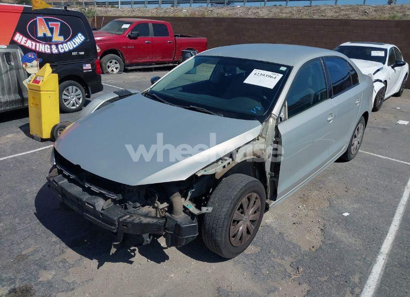 Photo 2 of 2011 Volkswagen Jetta 2.0L S (VIN 3VW2K7AJ1BM040541)