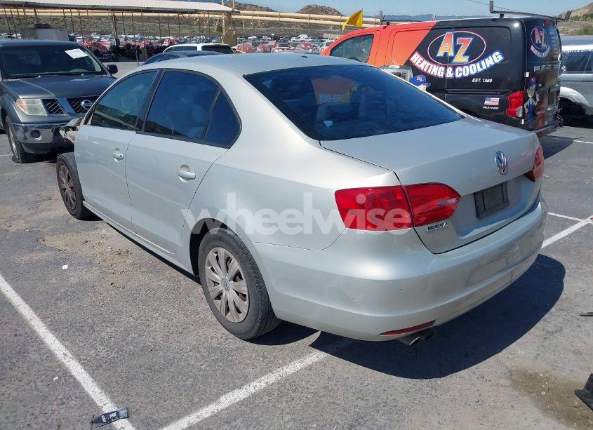 Photo 3 of 2011 Volkswagen Jetta 2.0L S (VIN 3VW2K7AJ1BM040541)