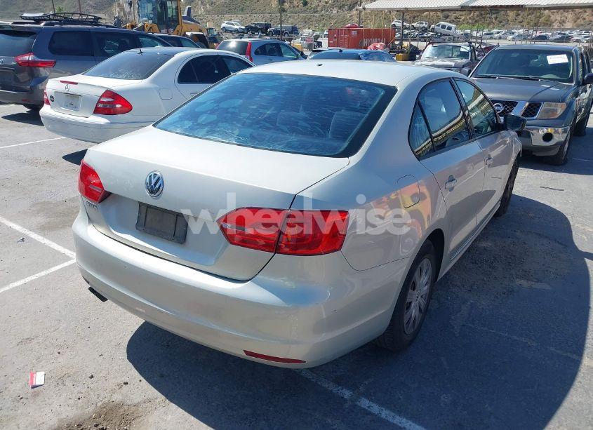 Photo 4 of 2011 Volkswagen Jetta 2.0L S (VIN 3VW2K7AJ1BM040541)