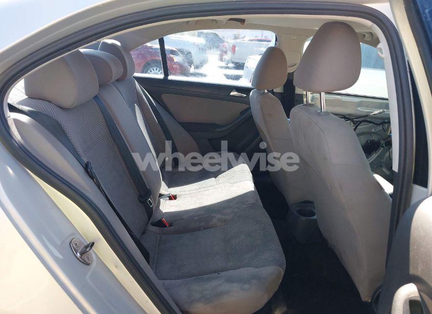 Photo 8 of 2011 Volkswagen Jetta 2.0L S (VIN 3VW2K7AJ1BM040541)