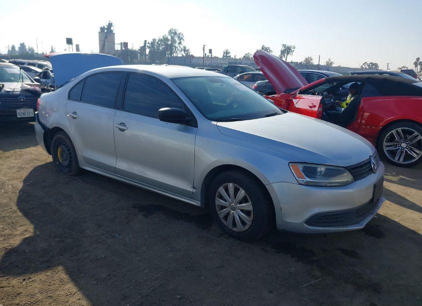2011 Volkswagen Jetta 2.0L S (VIN 3VW2K7AJ1BM325725) main photo