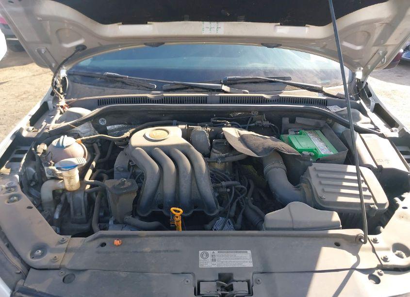 Photo 10 of 2011 Volkswagen Jetta 2.0L S (VIN 3VW2K7AJ1BM325725)